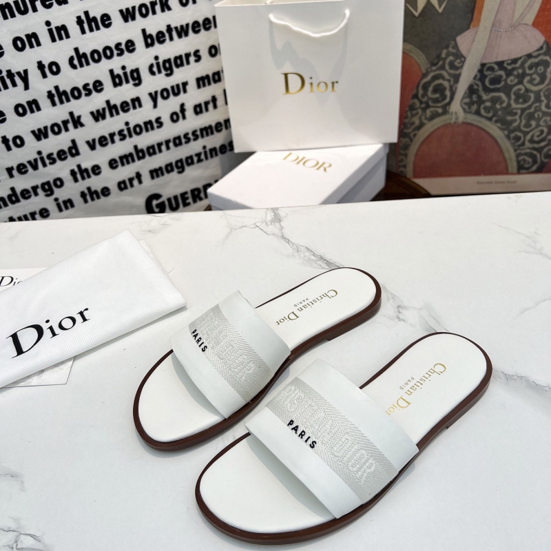 ch**an D*or slippers